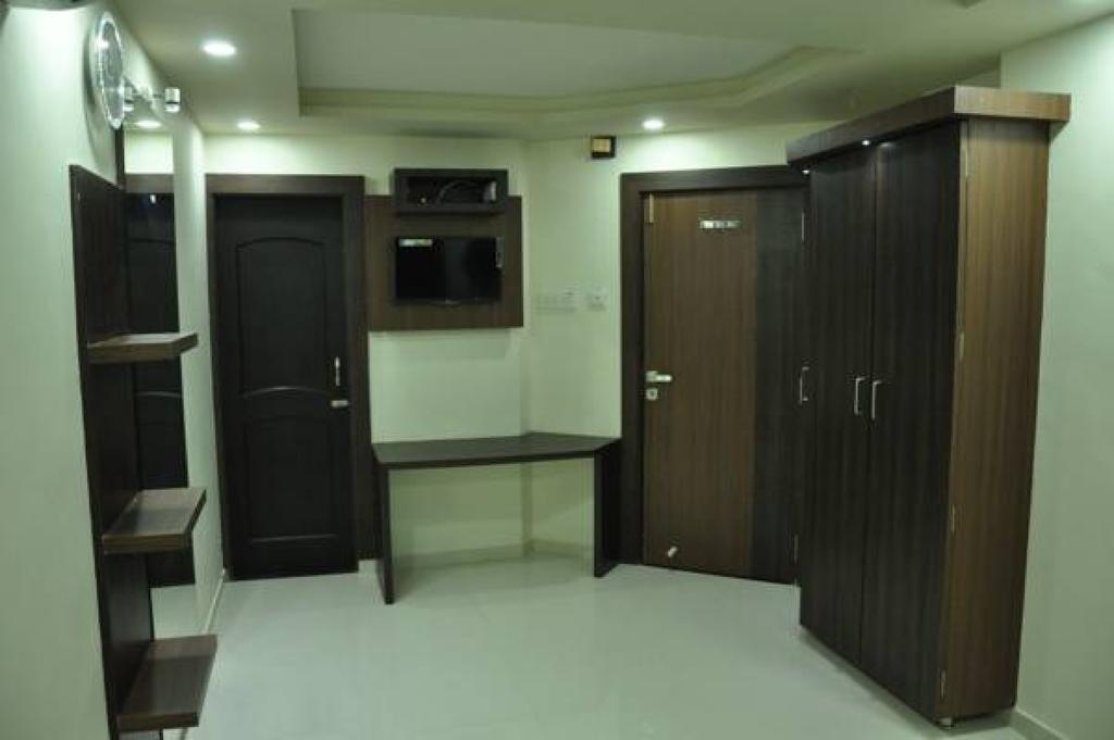 Shivdhara Hotel & Residence Rajkot Exterior photo