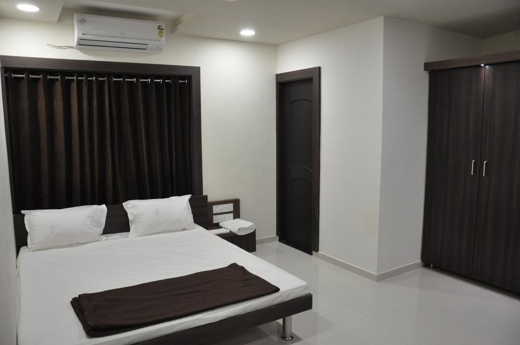 Shivdhara Hotel & Residence Rajkot Exterior photo